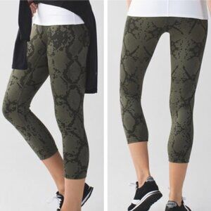 Lululemon Wunder Under Crop III Full-On Luon Ziggy Snake Fatigue Gator Green 6
